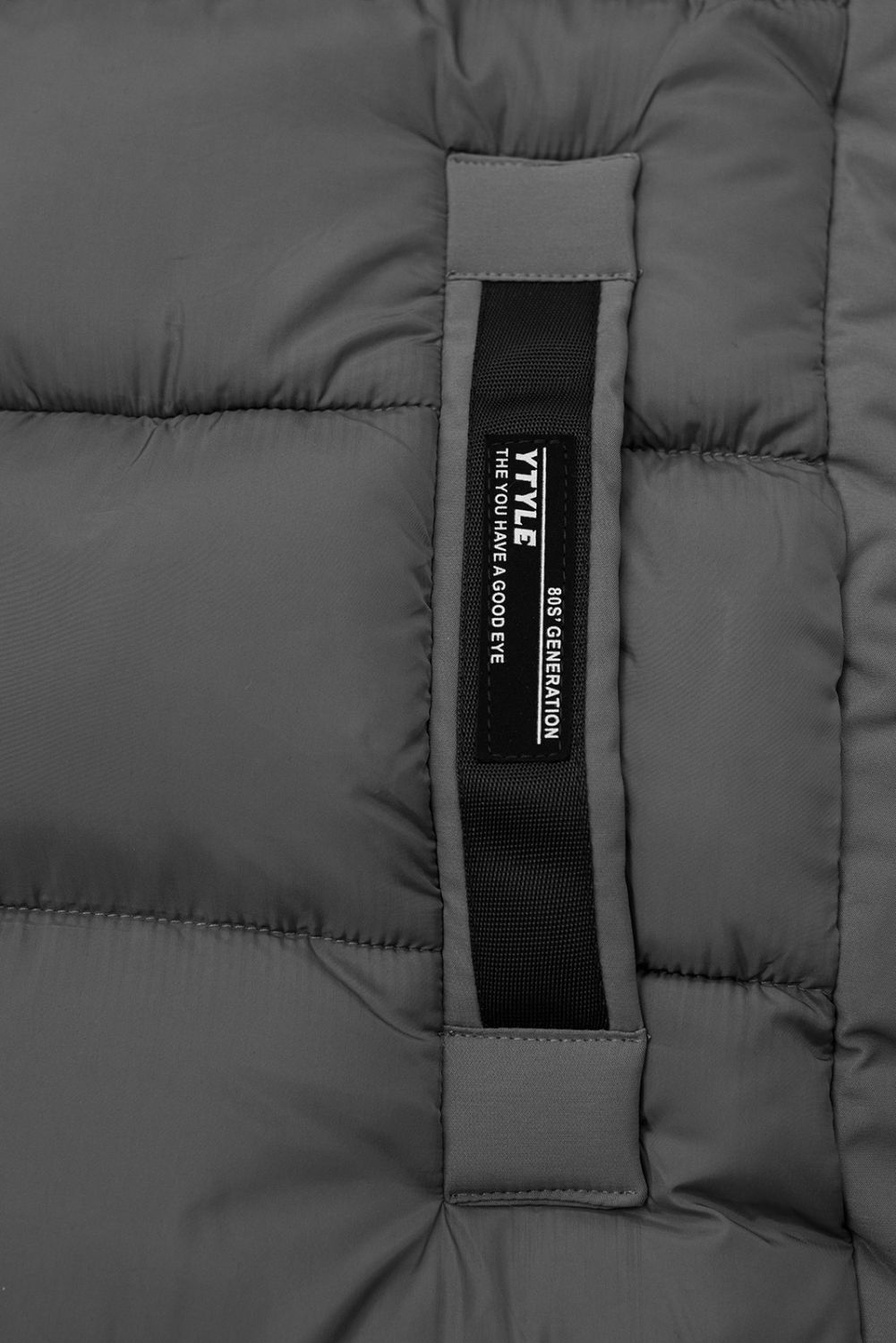 Szara długa kurtka zimowa z futerkiem