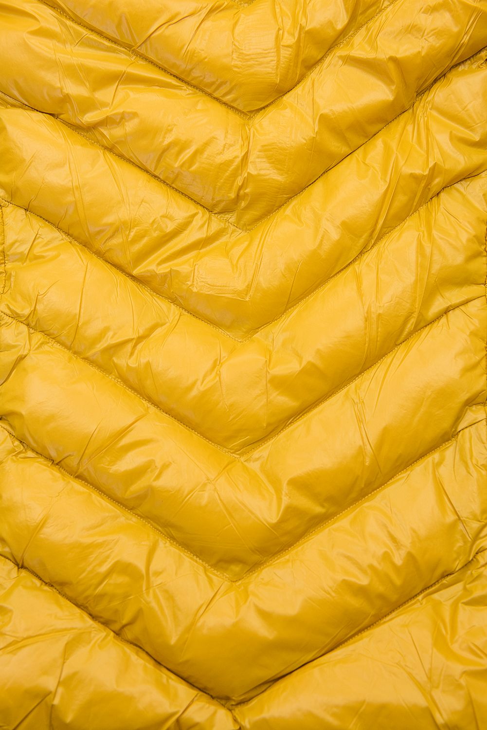 Żółta krótka kurtka zimowa z brązowym futerkiem