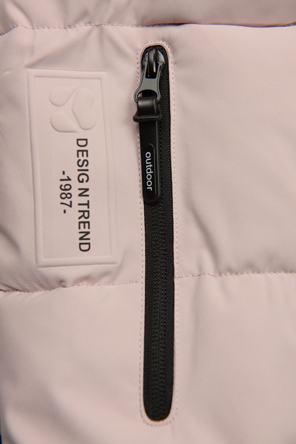Różowa kurtka zimowa z wysokim kołnierzem DESIGN