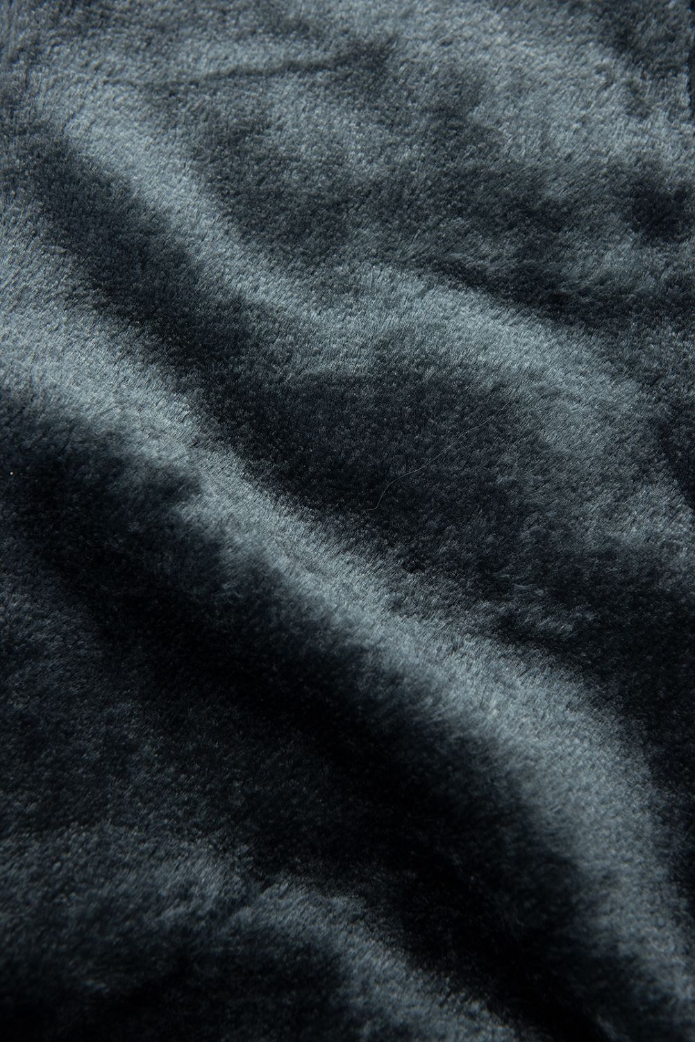 Czarna pikowana kurtka zimowa z odpinaną kapturem