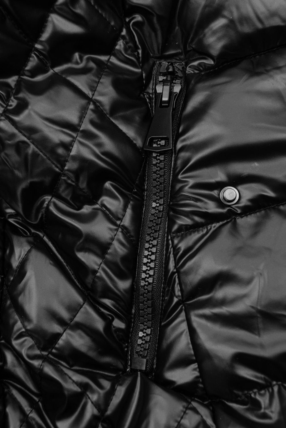 Czarna błyszcząca pikowana kurtka