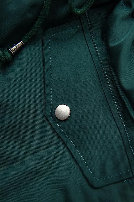 Zielona parka z futerkiem wzdłuż zapięcia