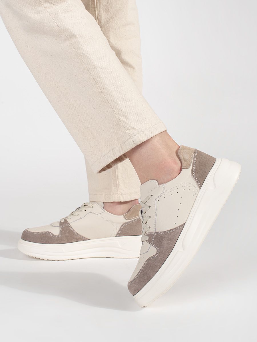 Beżowe skórzane sneakersy na platformie