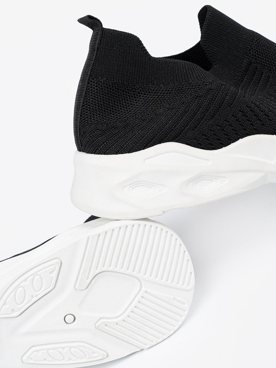 Czarne buty sportowe