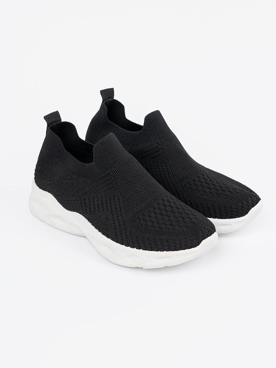 Czarne buty sportowe