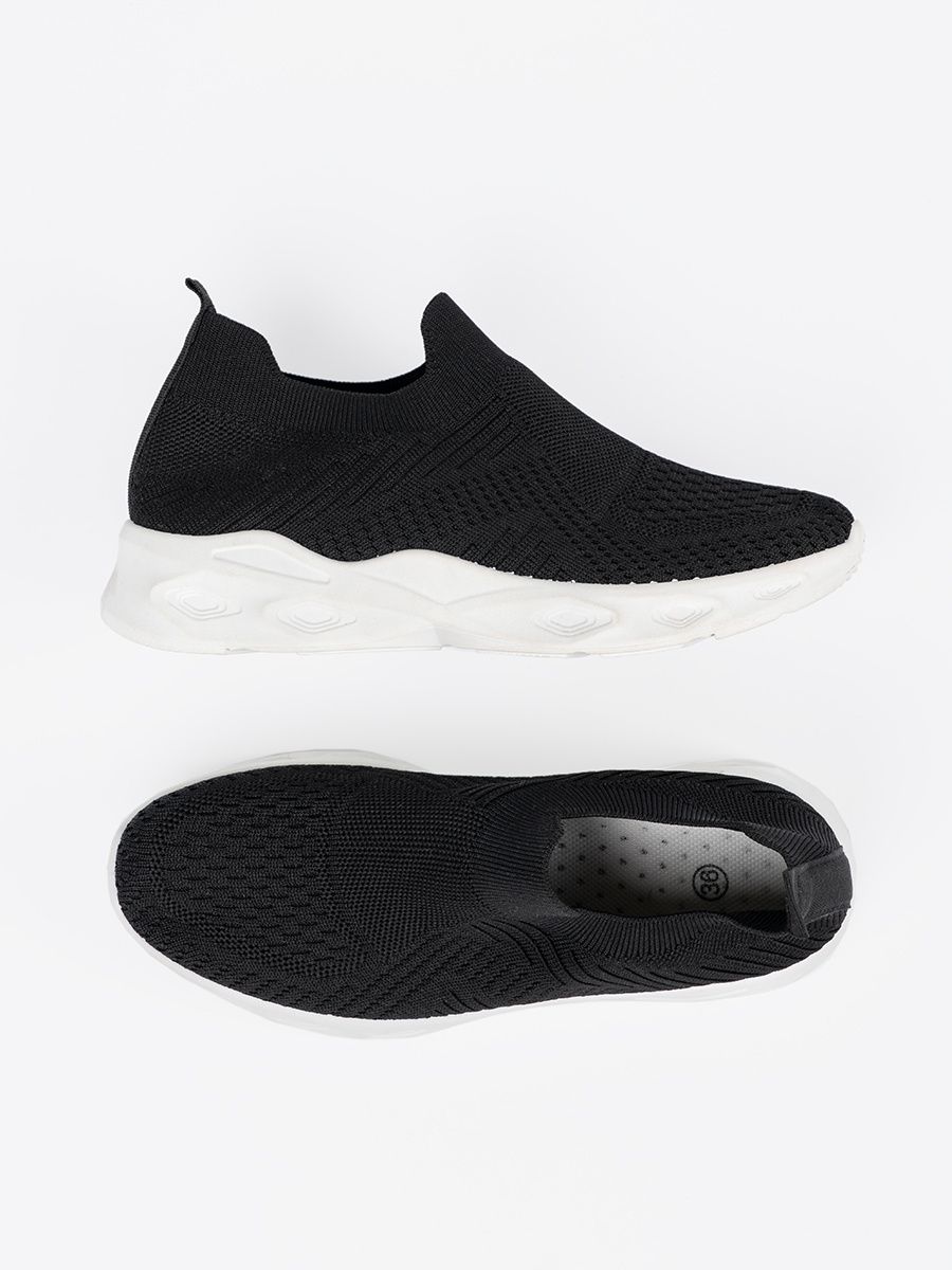 Czarne buty sportowe