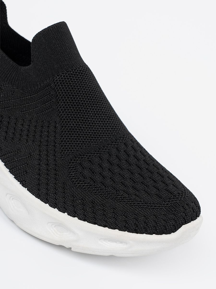 Czarne buty sportowe