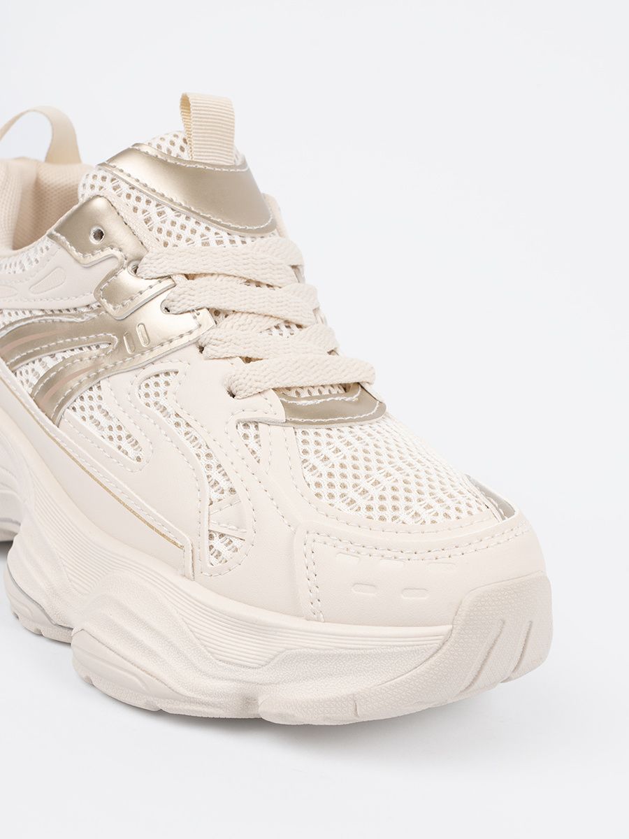Jasnobeżowe sneakersy na grubej podeszwie