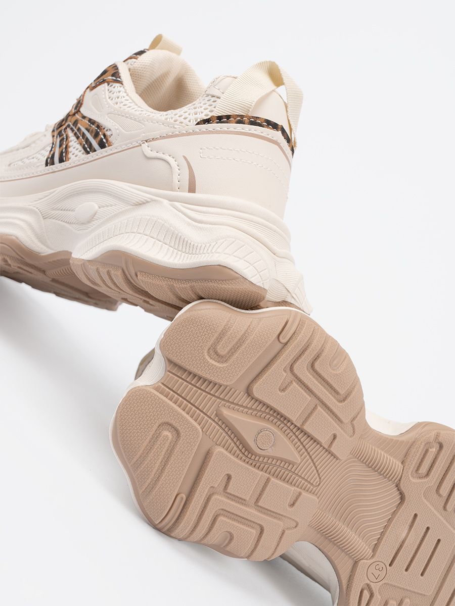 Sneakersy na grubej podeszwie w panterkę