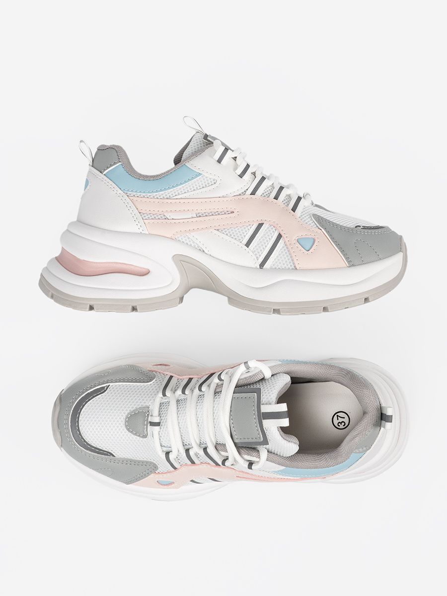 Pastelowe buty sportowe na platformie