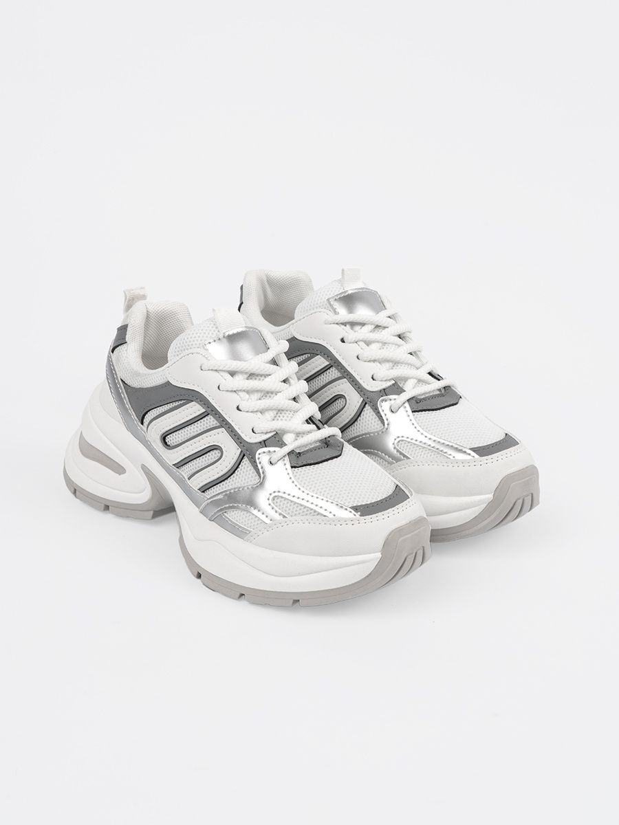 Białe damskie sneakersy ze srebrnymi wstawkami