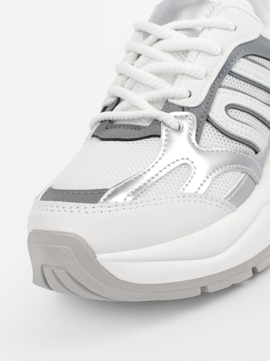 Białe damskie sneakersy ze srebrnymi wstawkami