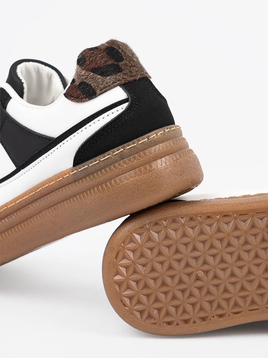 Biało-czarne sneakersy z panterkowymi wstawkami