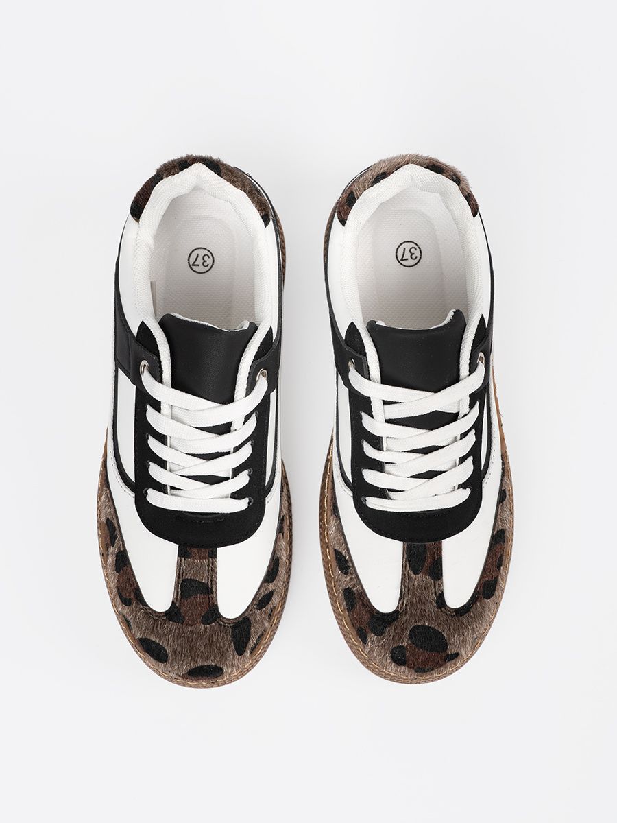 Biało-czarne sneakersy z panterkowymi wstawkami