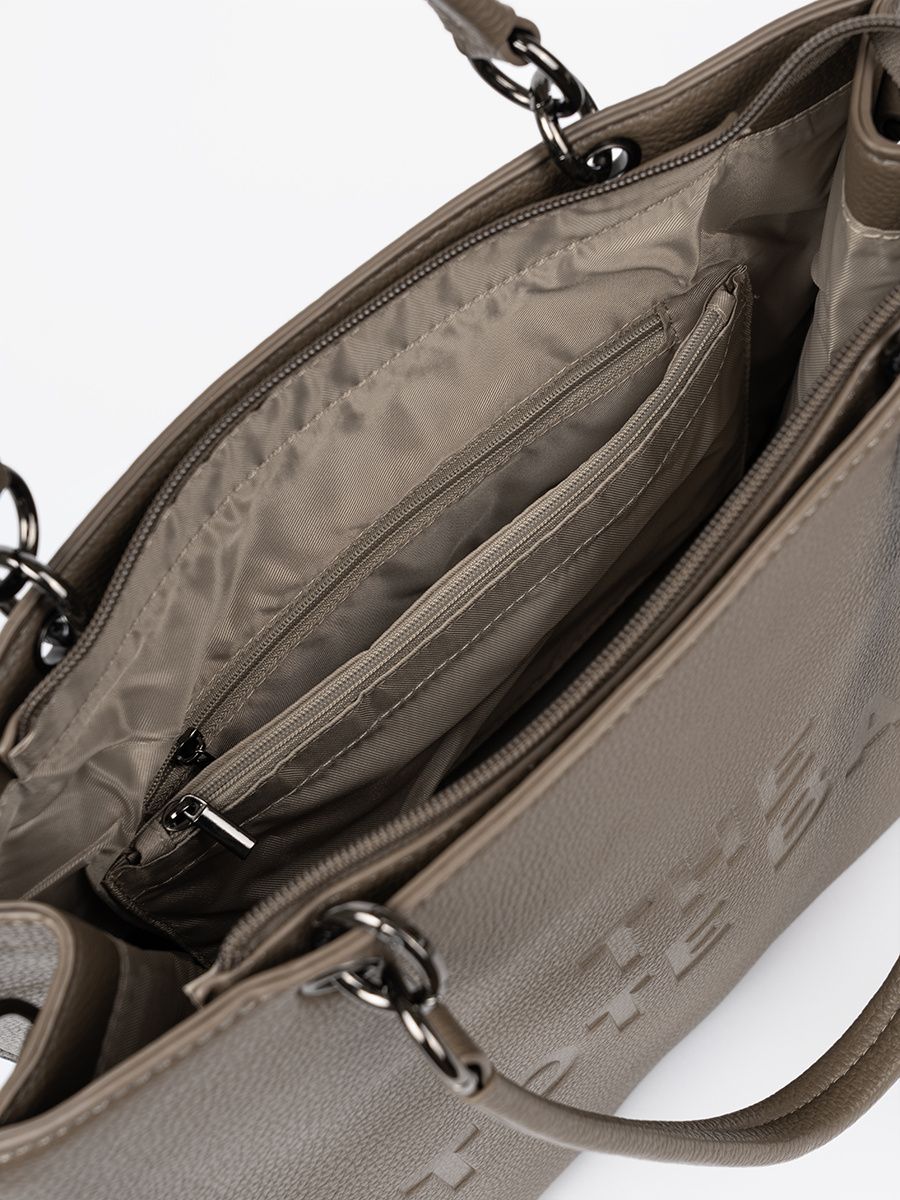 Elegancka torebka z designerskim akcentem