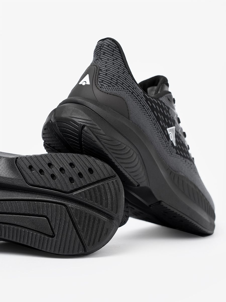 Lekkie czarne sneakersy z oddychającą cholewką McArthur