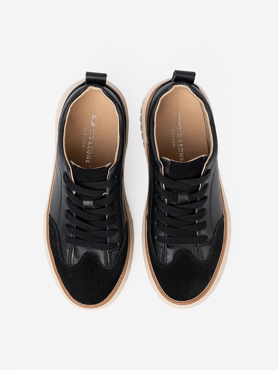 Czarne sneakersy skórzane na beżowej platformie