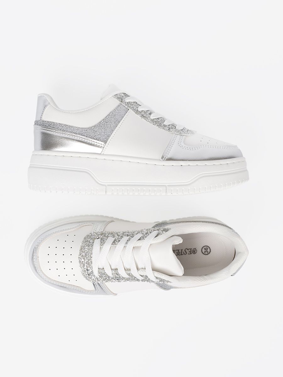 Biało-srebrne sneakersy z połyskującymi detalami