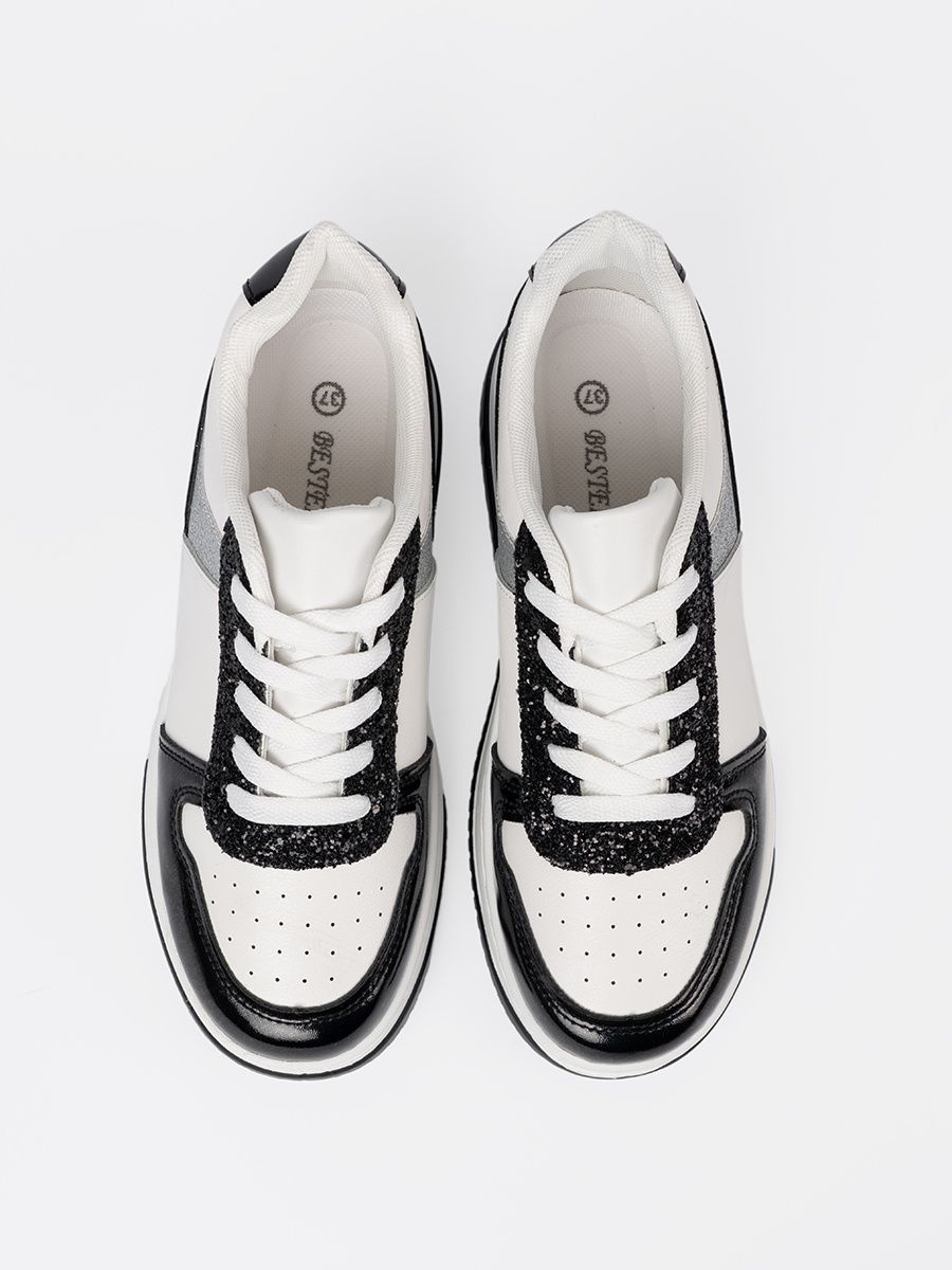 Czarno-białe sneakersy z połyskującymi srebrnymi detalami