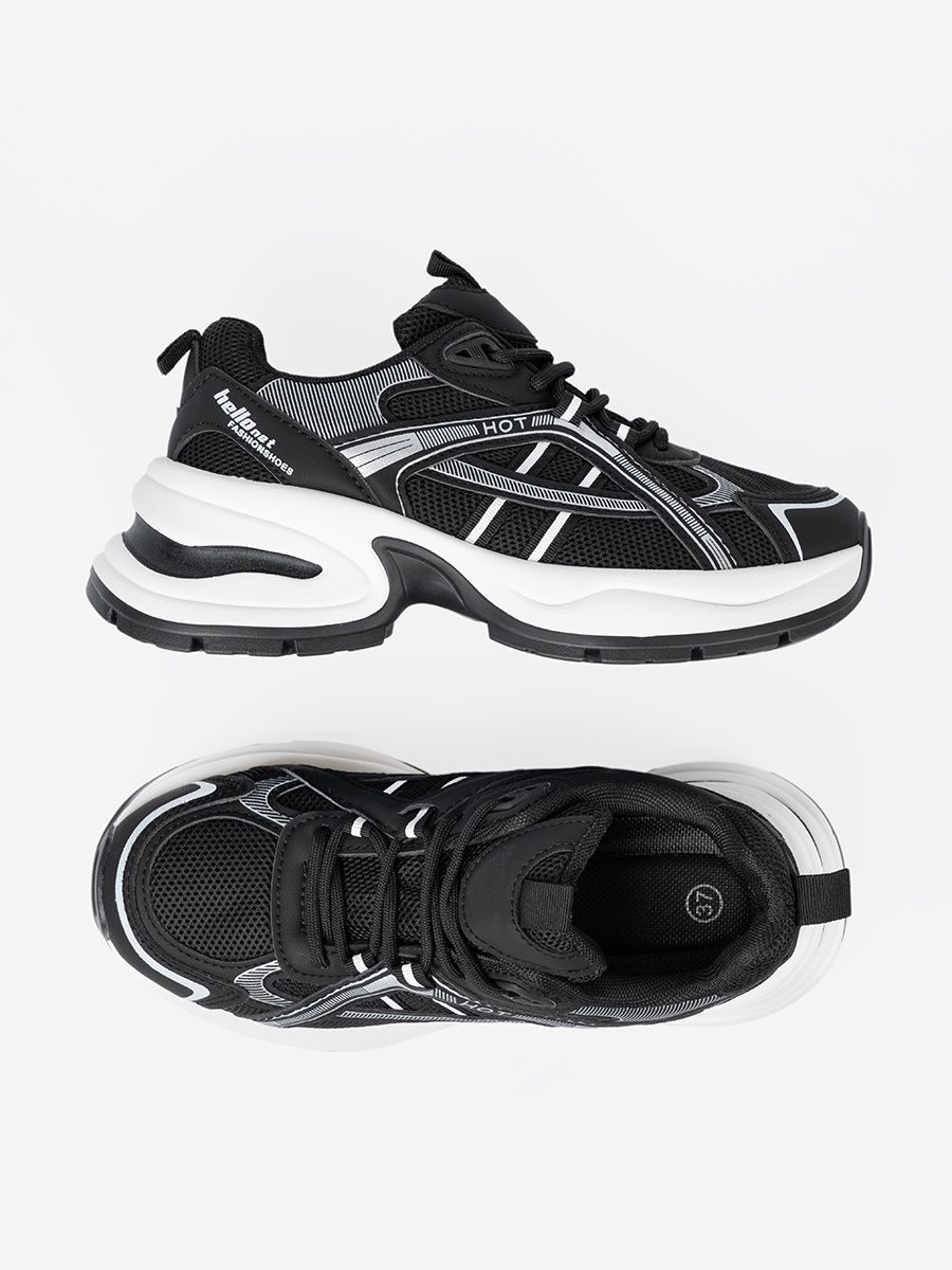 Czarne sneakersy z przewiewną cholewką i masywną białą podeszwą