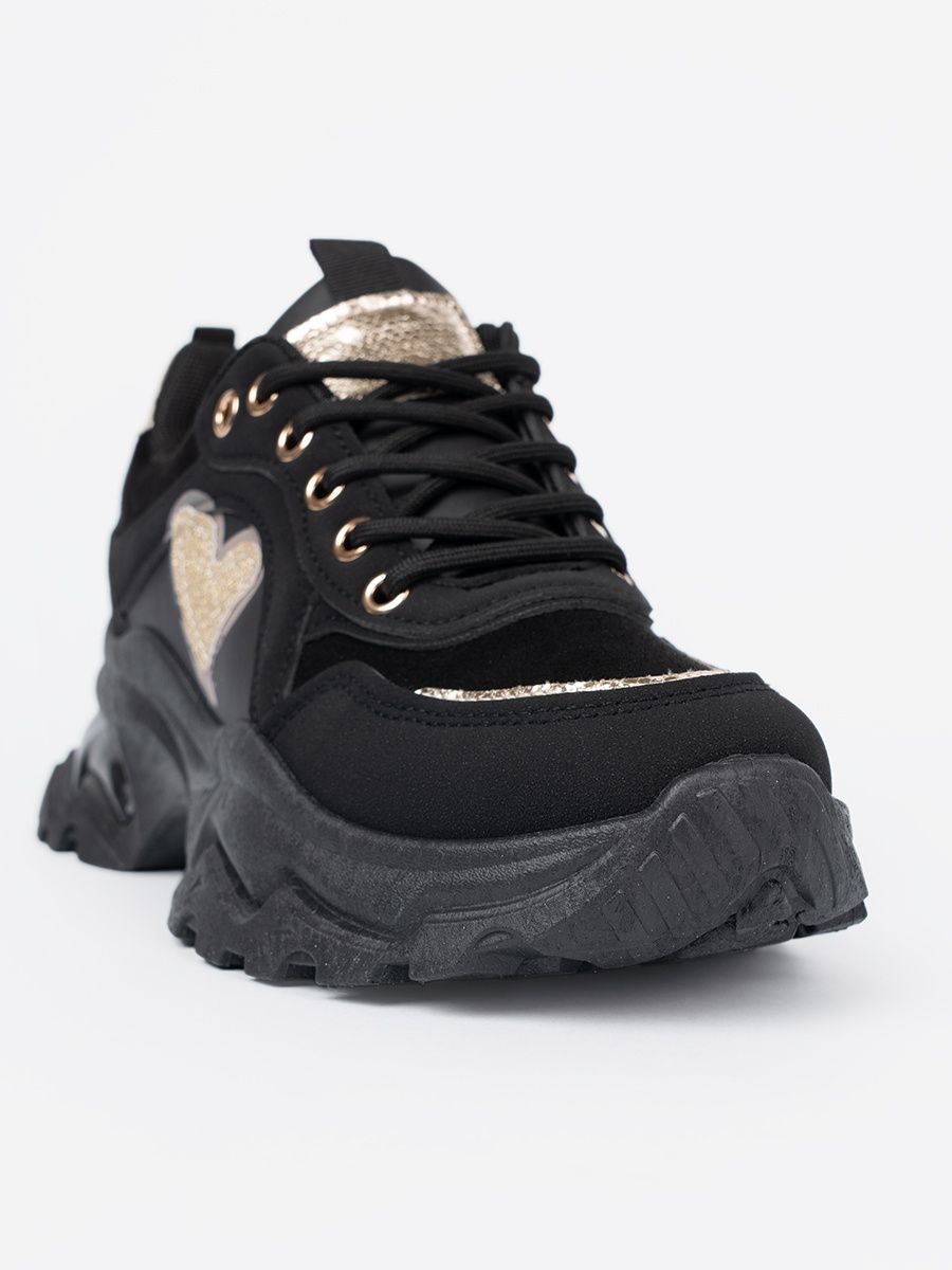 Czarne sneakersy z ozdobnym złotym sercem