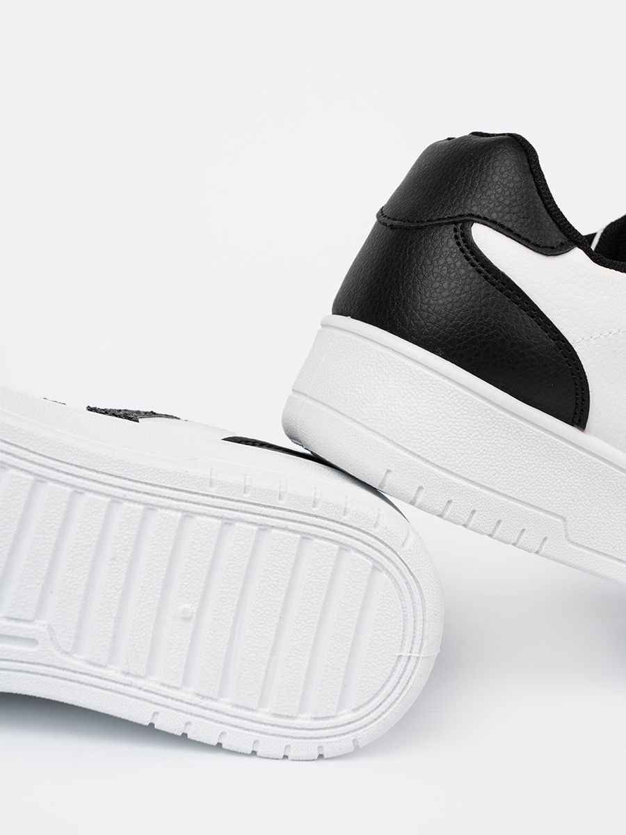 Stylowe czarno-białe sneakersy z brokatowymi wstawkami