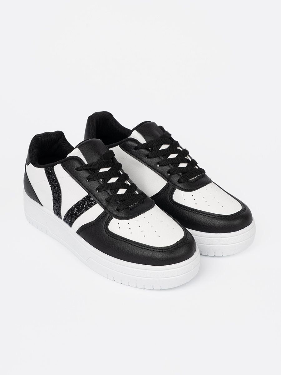Stylowe czarno-białe sneakersy z brokatowymi wstawkami