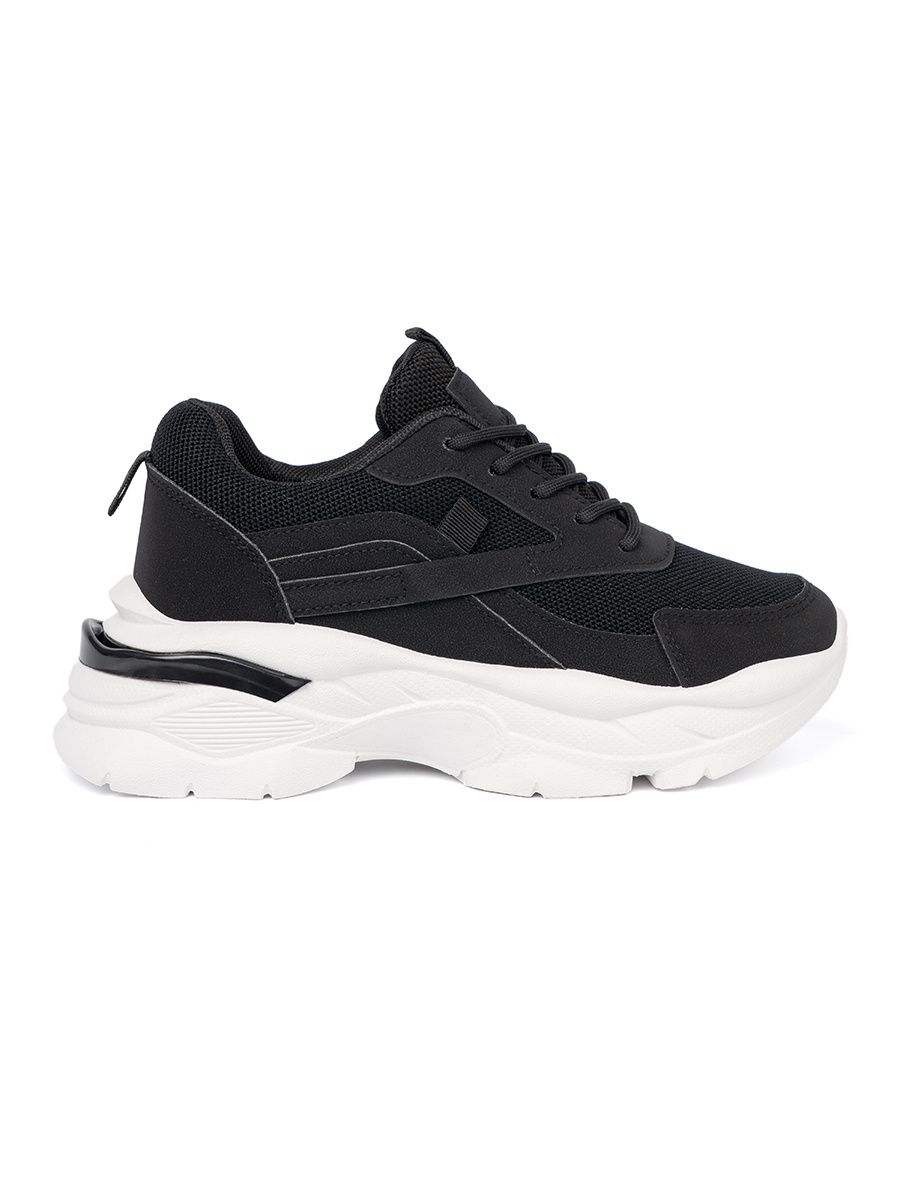 Czarne sportowe sneakersy na grubej białej podeszwie