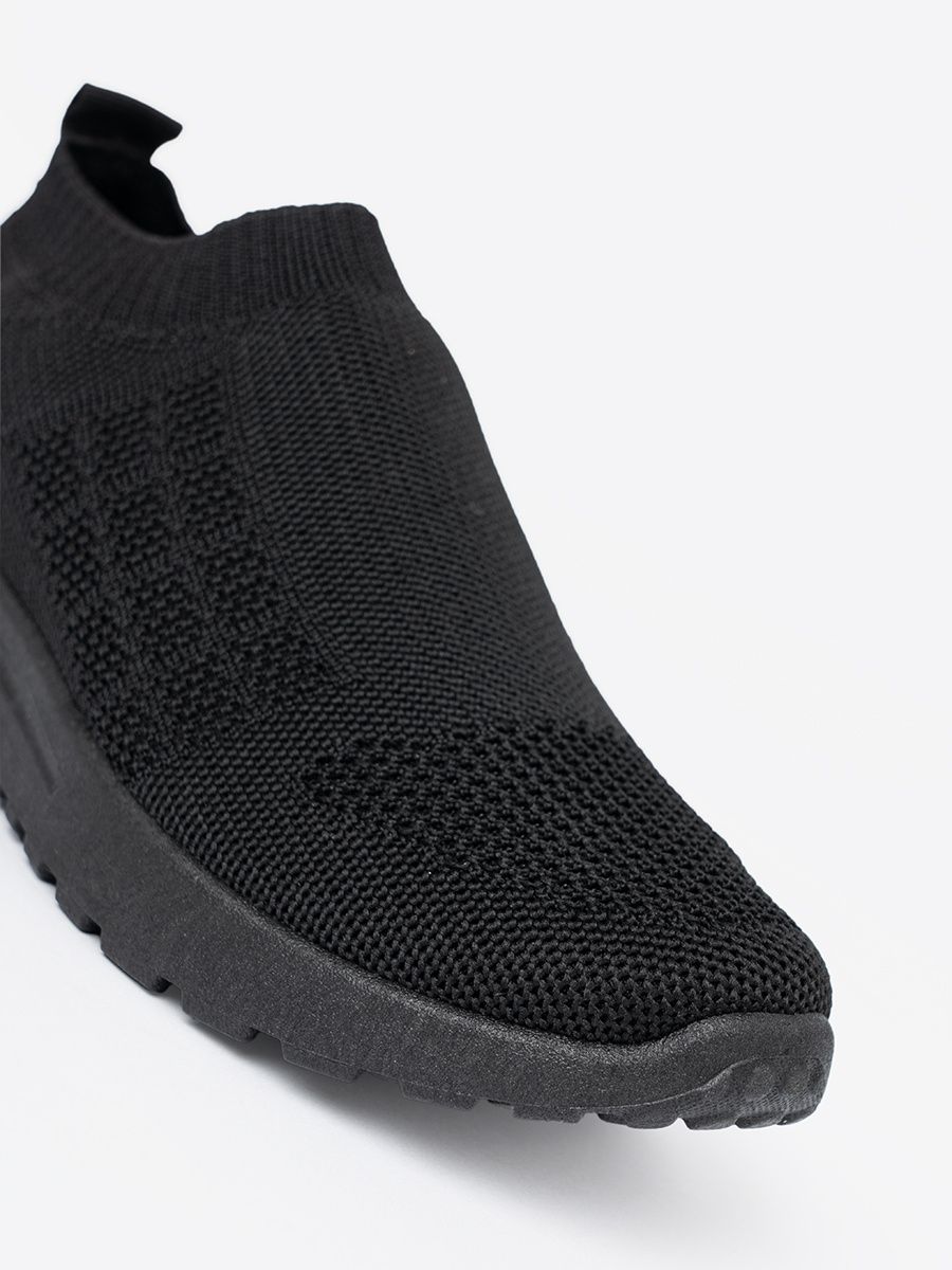 Czarne sportowe buty slip-on z siateczkową cholewką