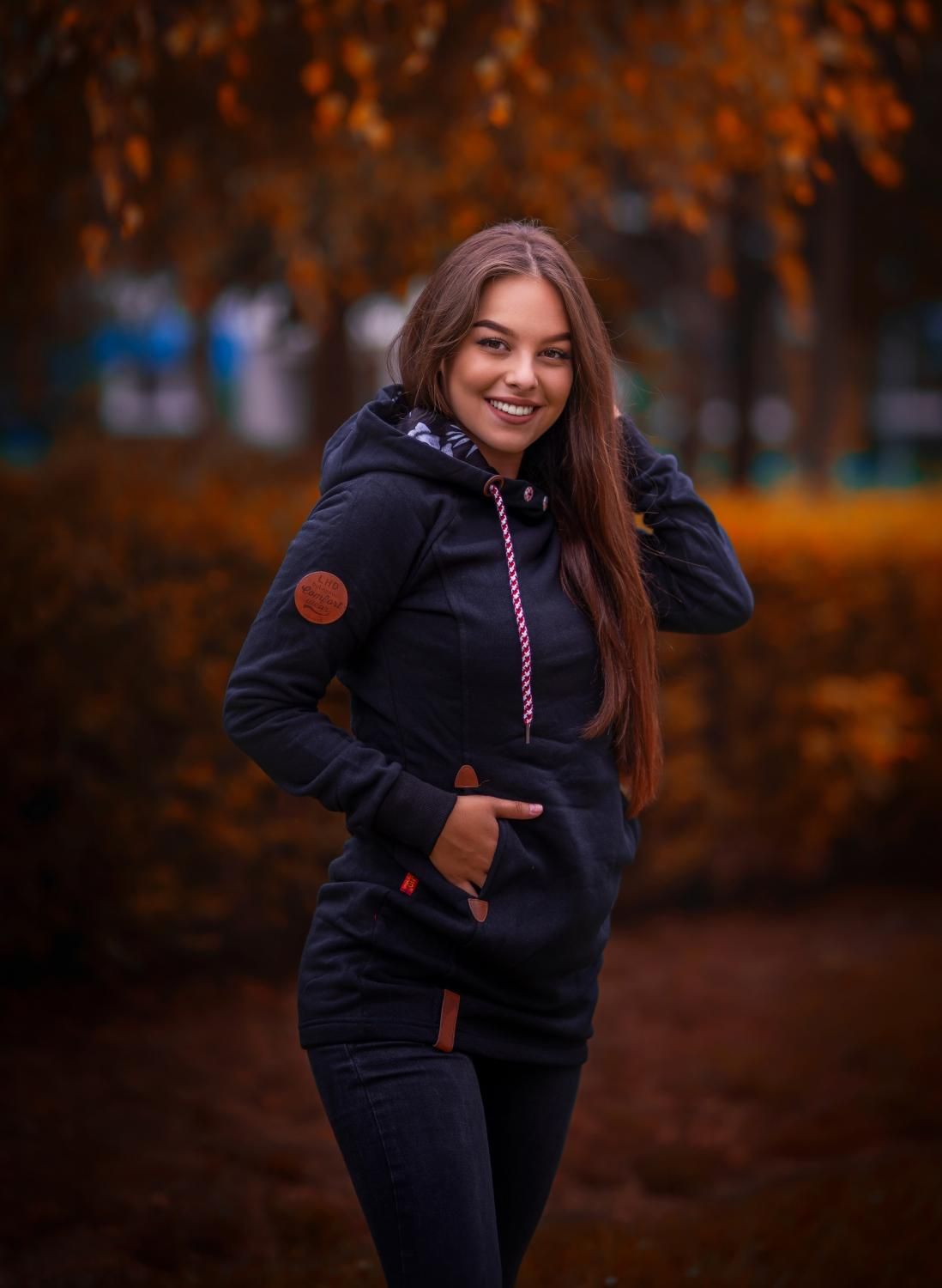 Czarna długa bluza bez zapięcia