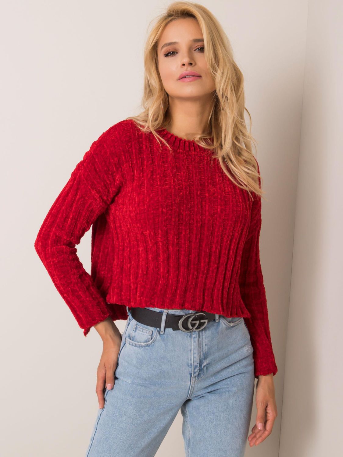 Ciemnoczerwony sweter z dłuższym tyłem