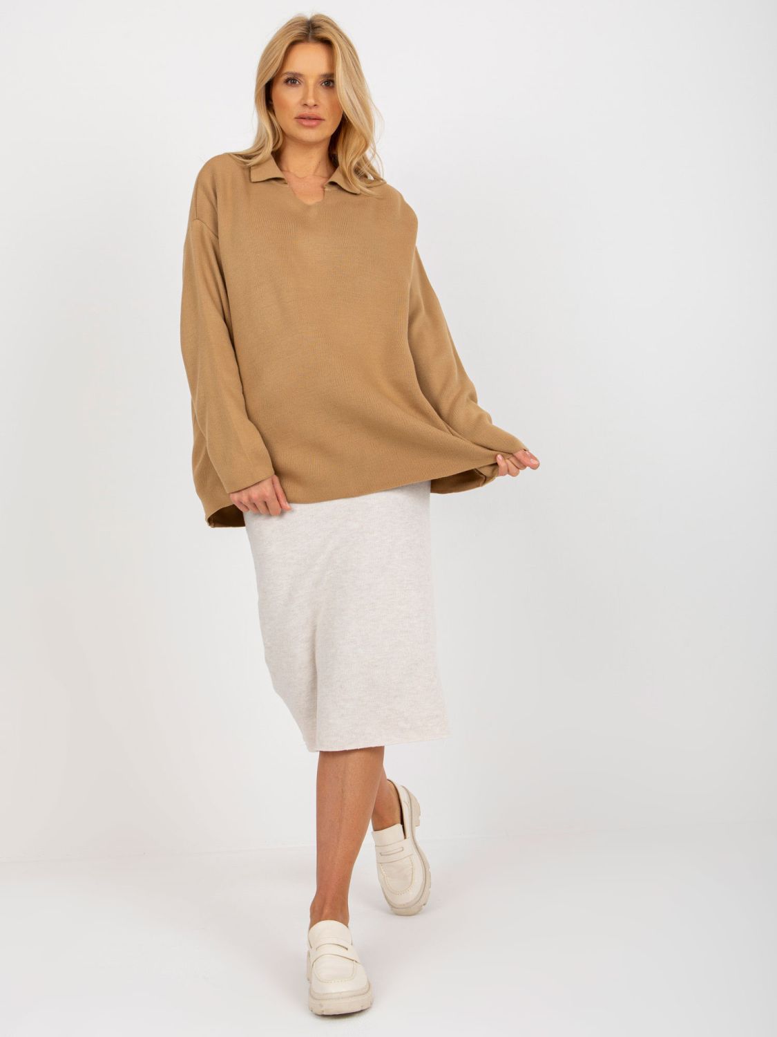 Camelowy damski oversize sweter z kołnierzykiem RUE PARIS