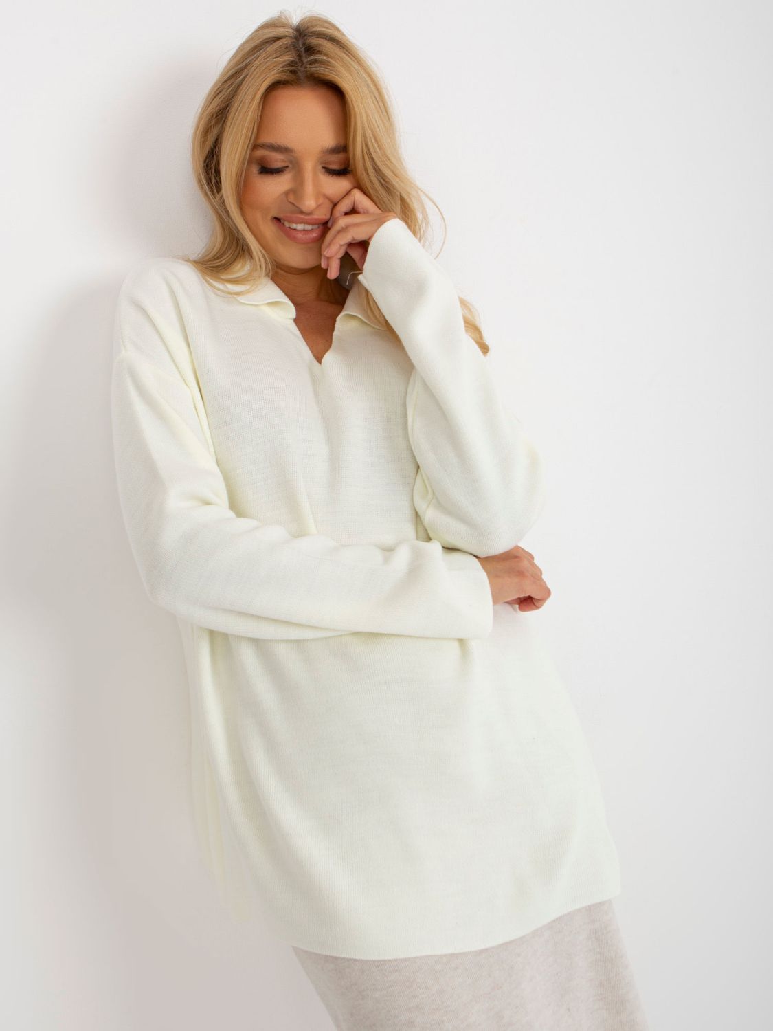 Ecru długi oversize sweter z kołnierzykiem RUE PARIS