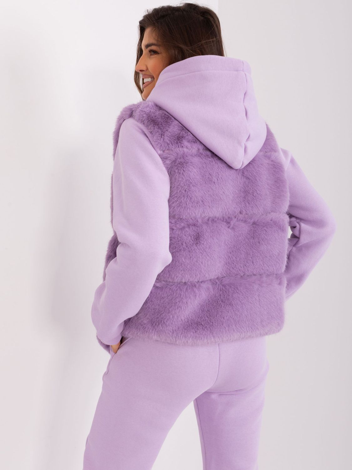 Jasnofioletowa kamizelka damska ze sztucznego futra