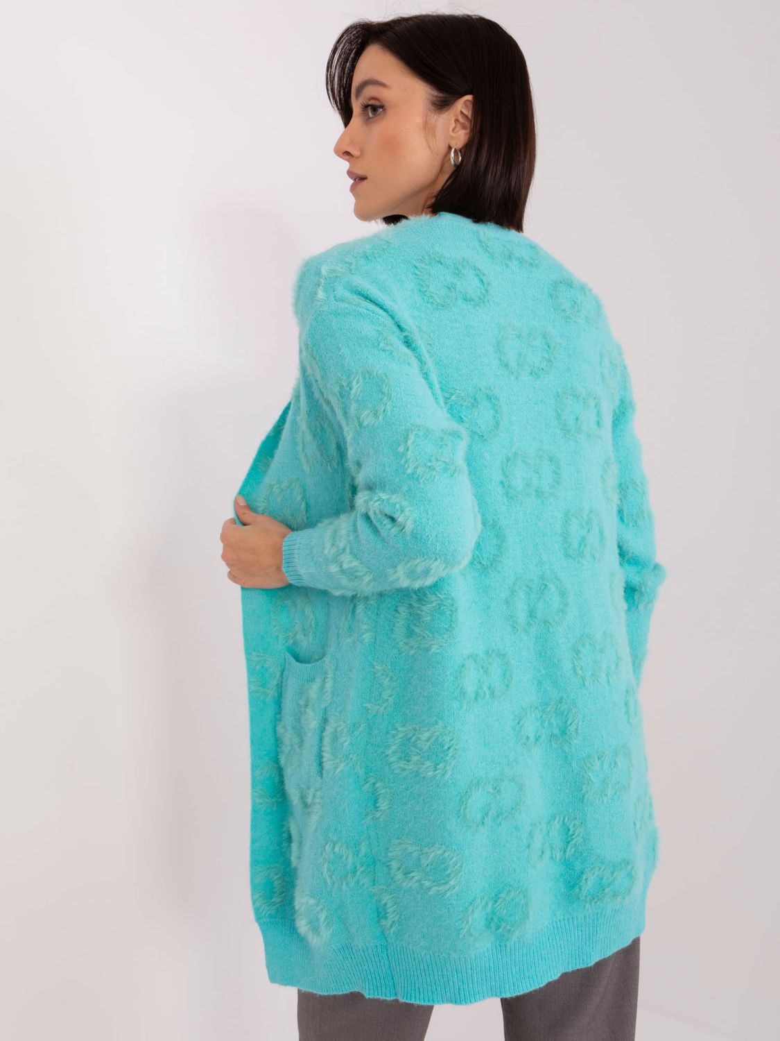 Miętowy kardigan we wzory