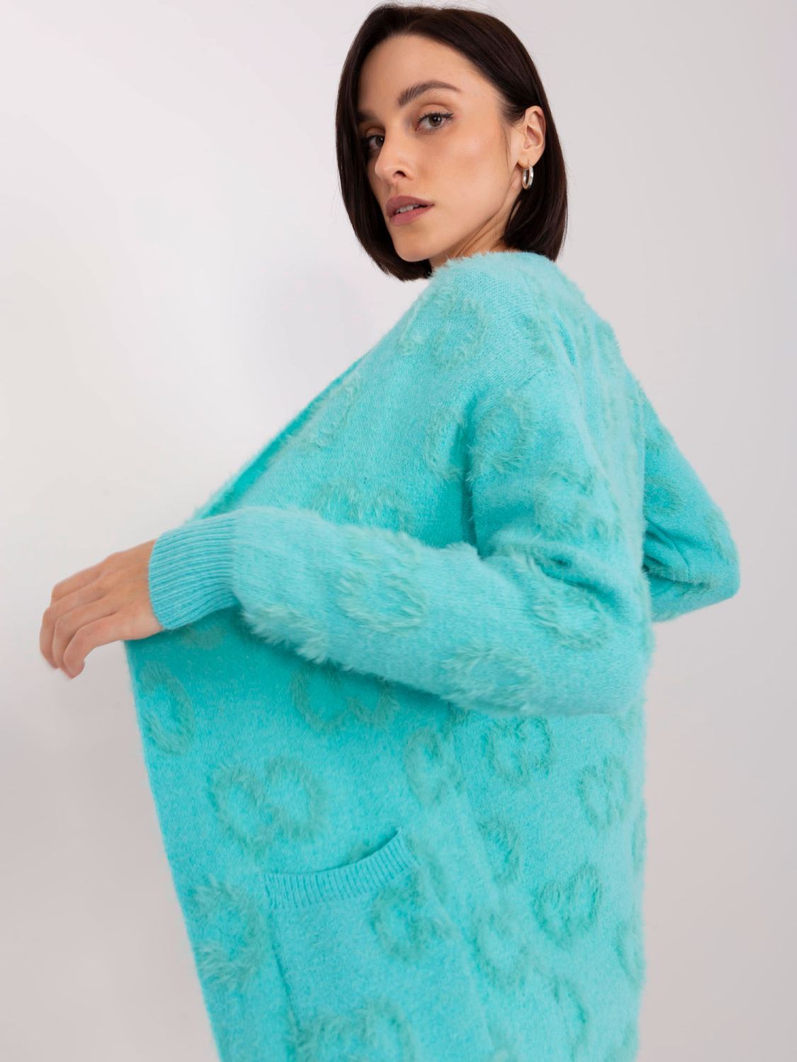 Miętowy kardigan we wzory