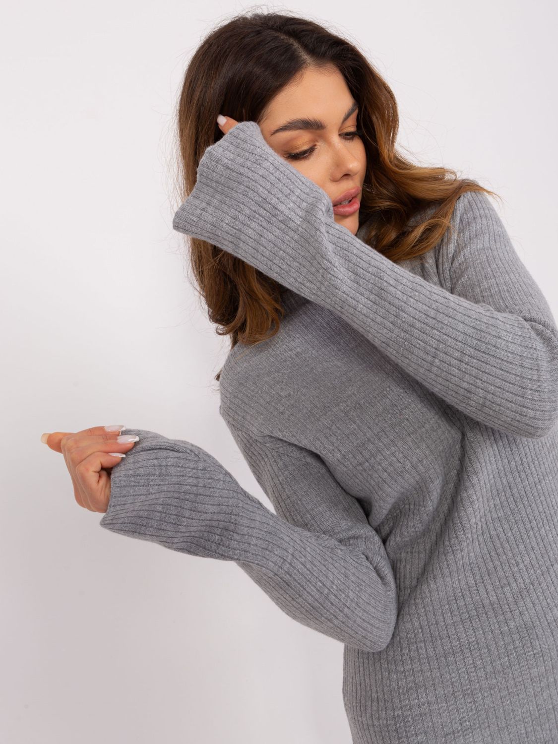 Elegancka szara midi sukienka