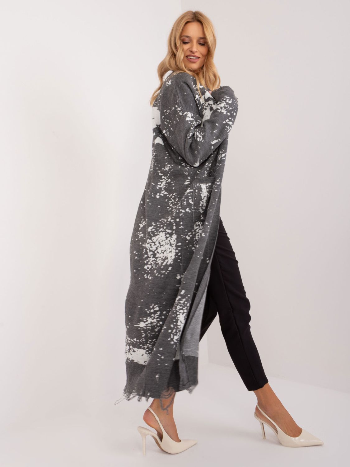 Stylowy kardigan w ciemnoszarym