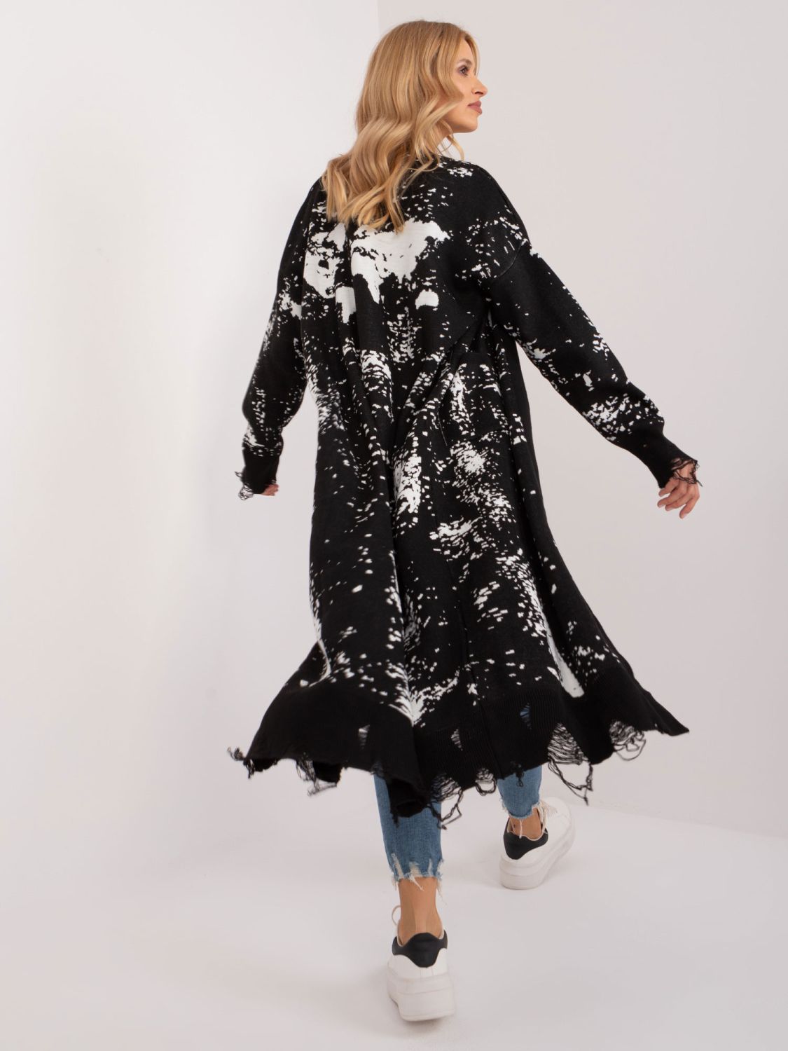 Stylowy czarny kardigan z długim rękawem