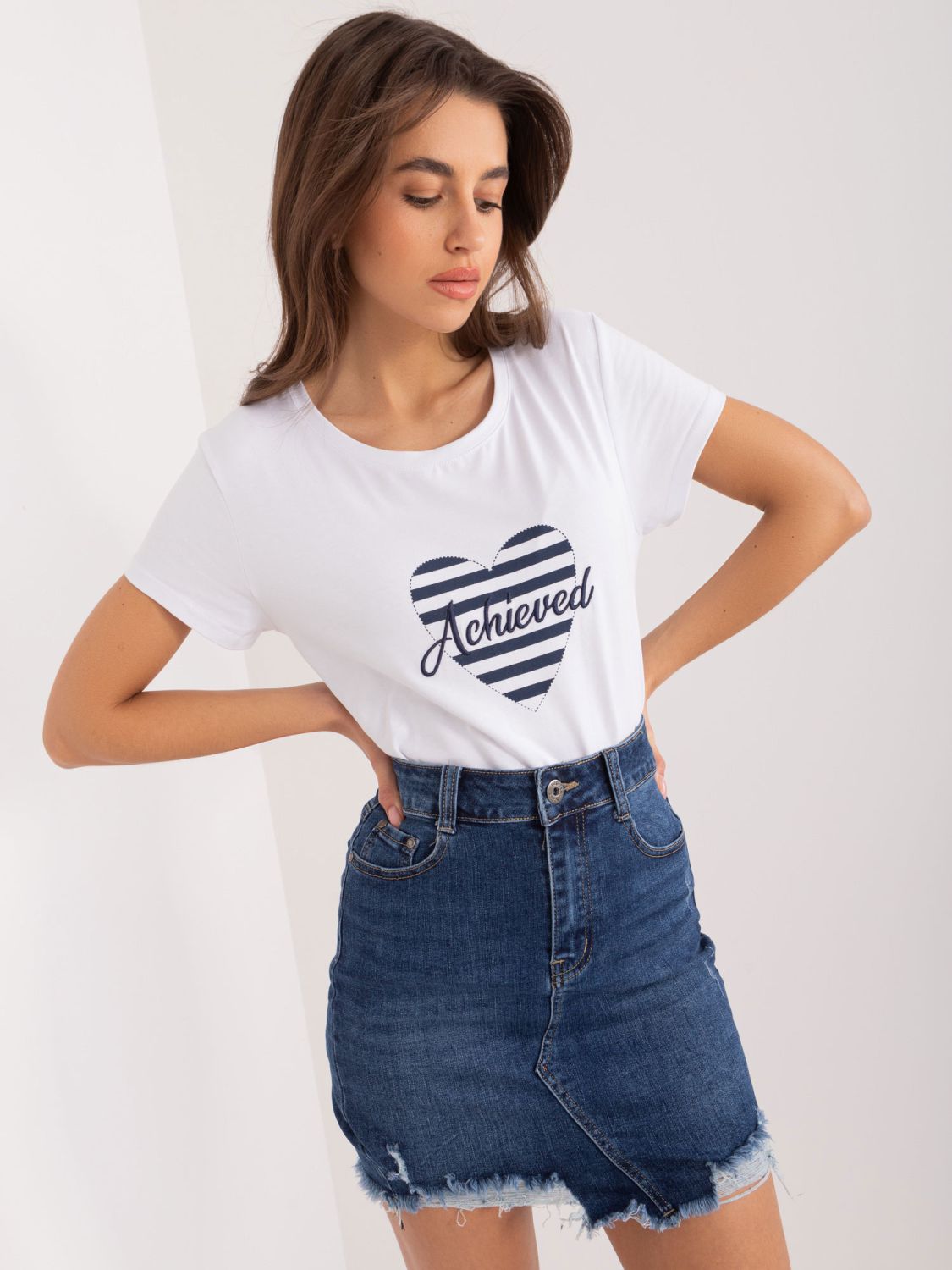 Białe i granatowe t-shirt z krótkim rękawem