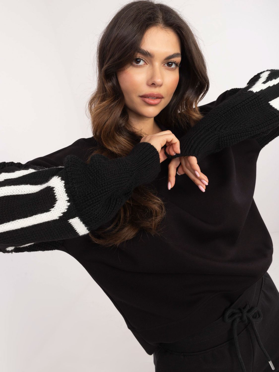 Stylowa czarna bluza