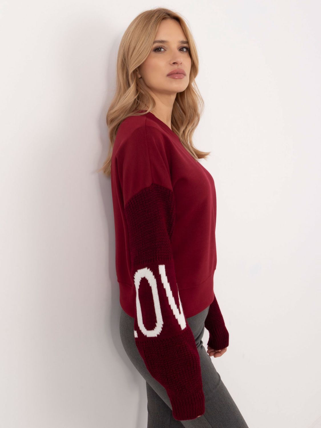 Stylowa czerwona bluza