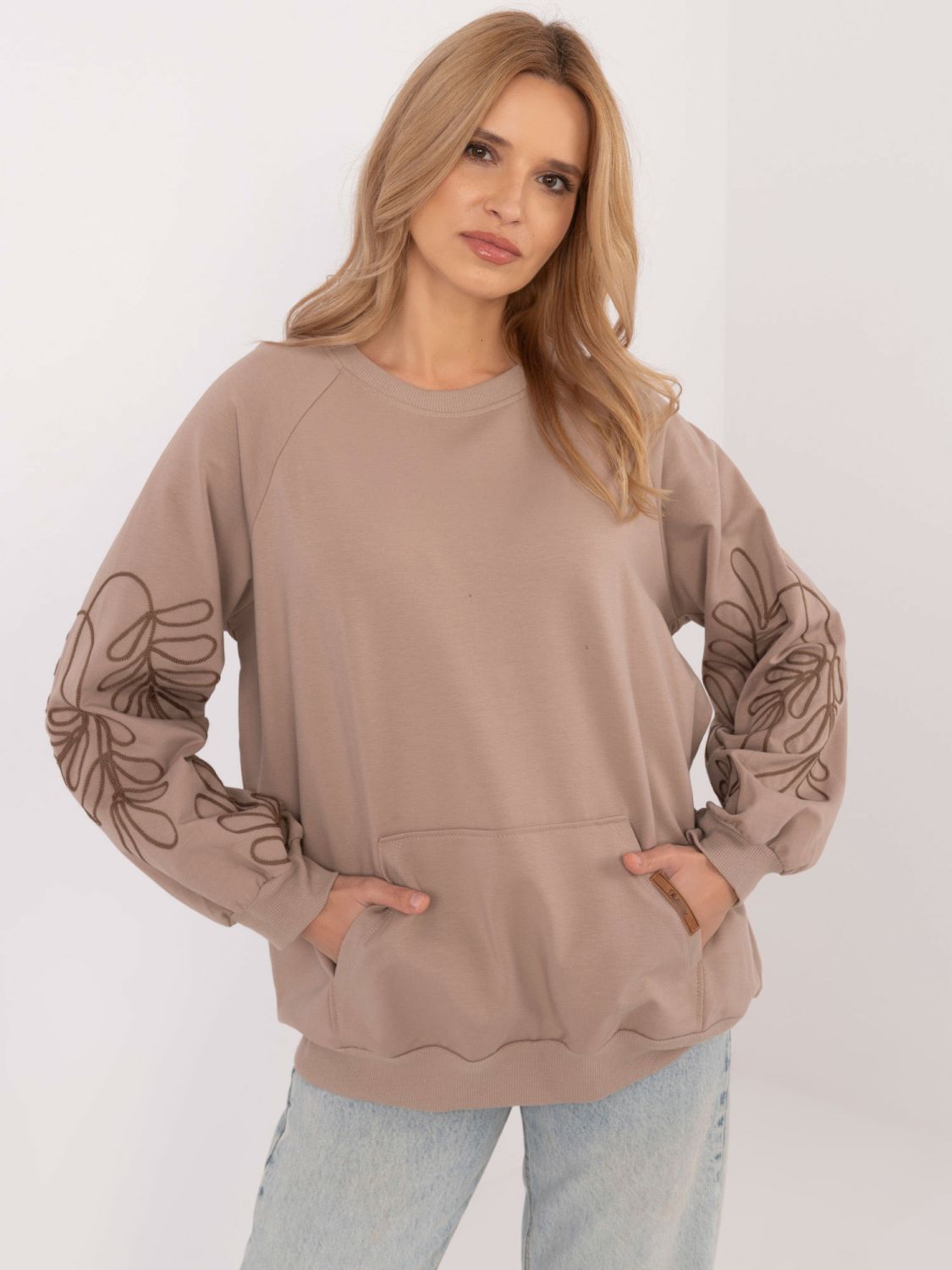 Stylowa beżowa bluza z haftem