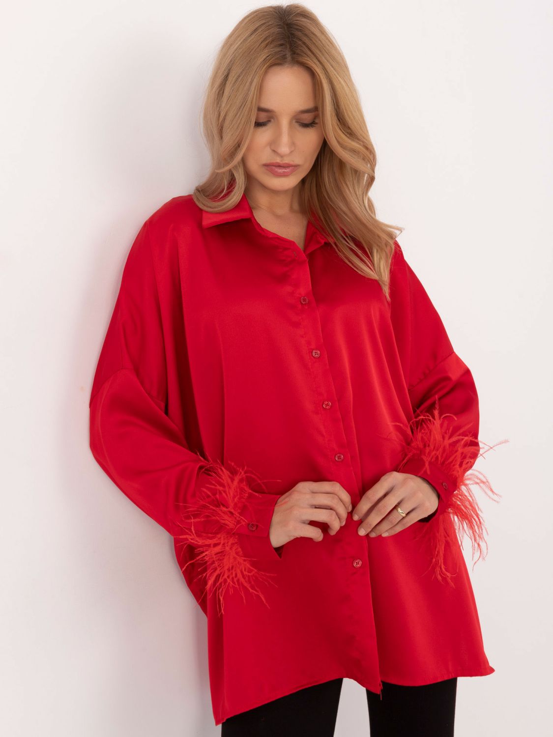 Elegancka czerwona bluzka z długim rękawem