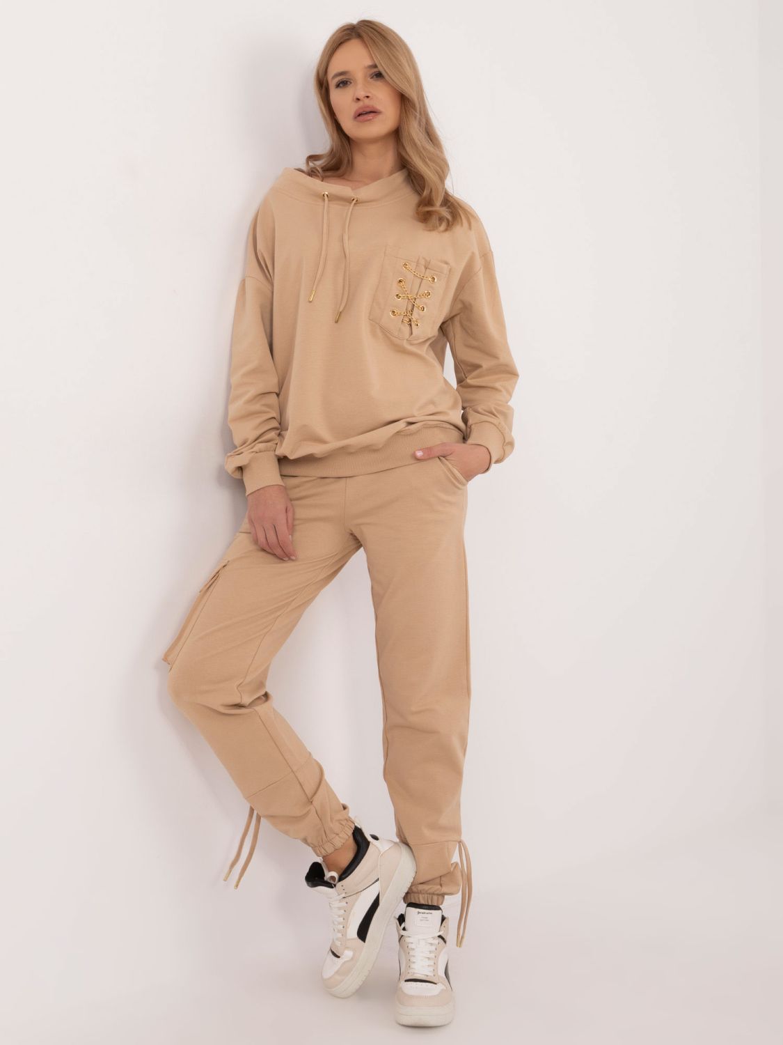 Stylowy komplet w kolorze camel