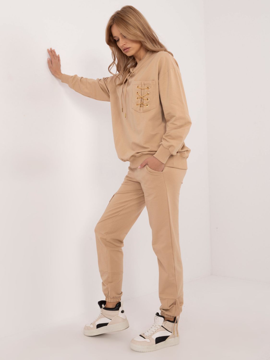 Stylowy komplet w kolorze camel