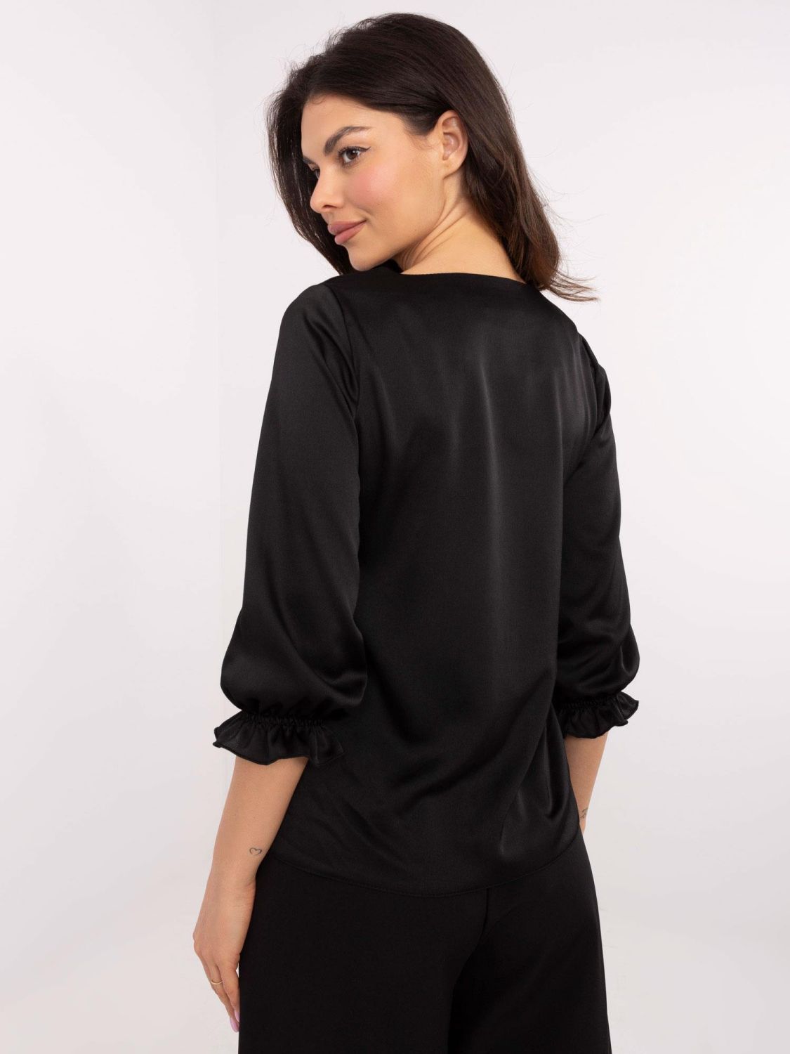 Elegancka czarna bluzka z 3/4 rękawem