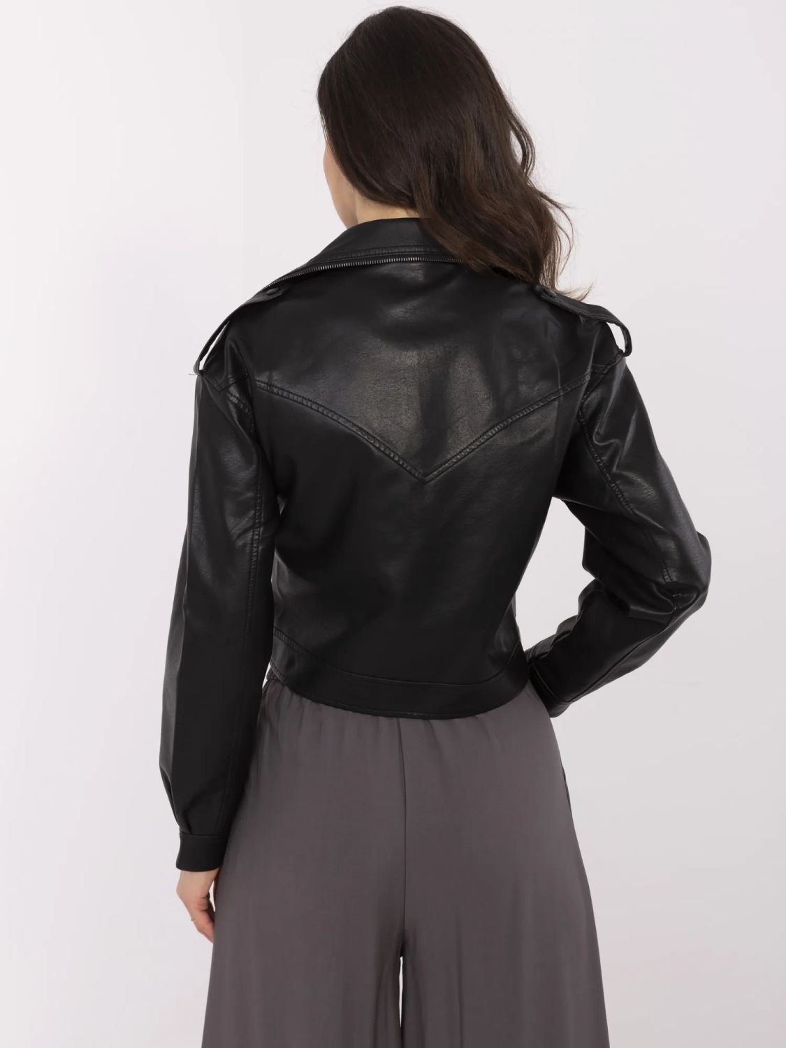 Stylowa czarna kurtka przejściowa