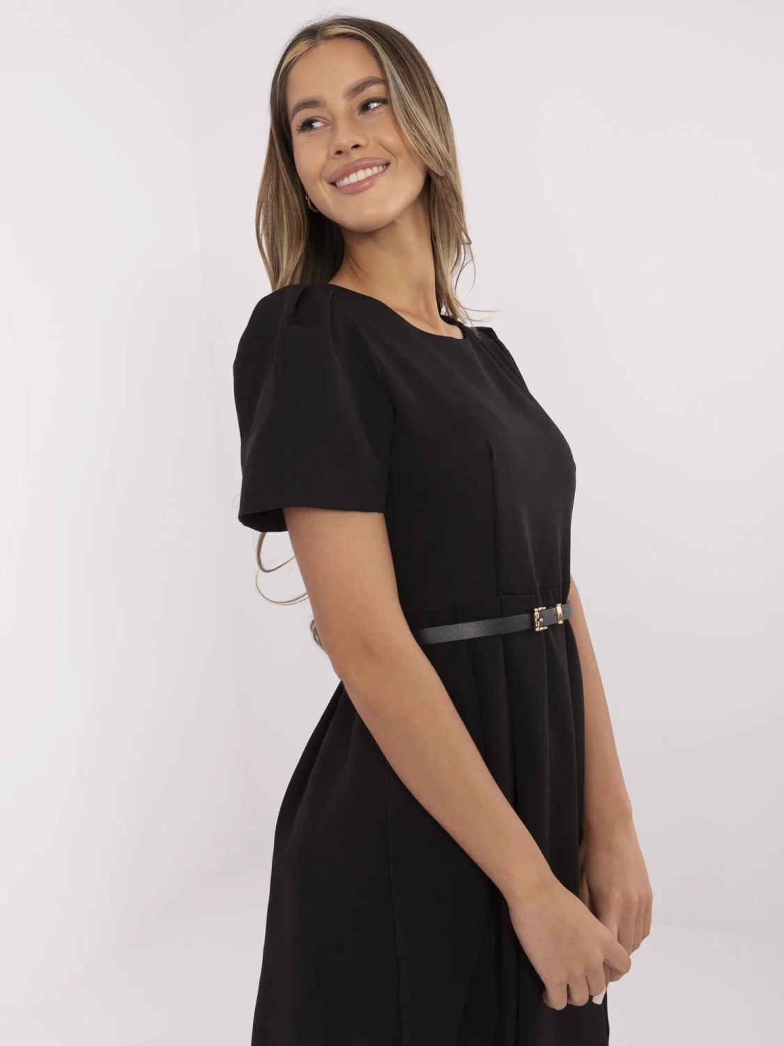 Elegancka czarna rozkloszowana sukienka
