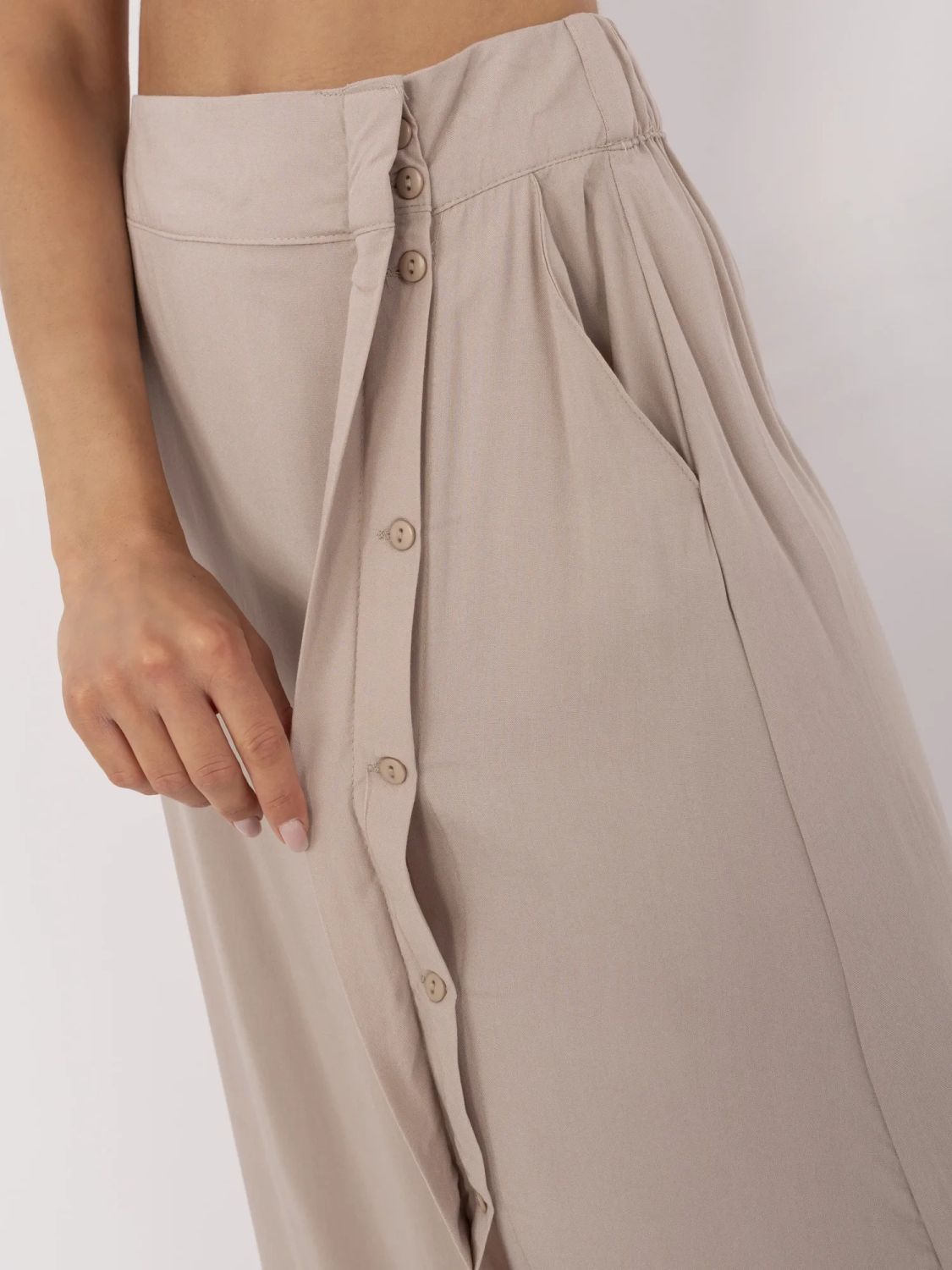Elegancka midi spódnica w beżowym kolorze